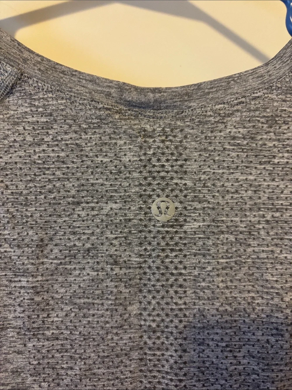 lululemon swiftly tech Gray Short Sleeve Tee with Auburn Logo - Picture 3 of 3